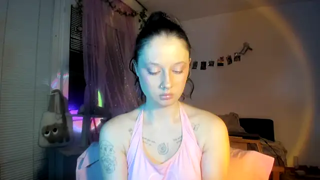 Jenny darling love online show from April 9, 6:35 pm