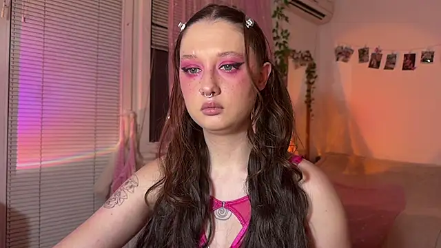 Snapshot of Jenny_darling_love chatting on July 4, 7:31 pm Jenny darling love online show from July 4, 7:31 pm
