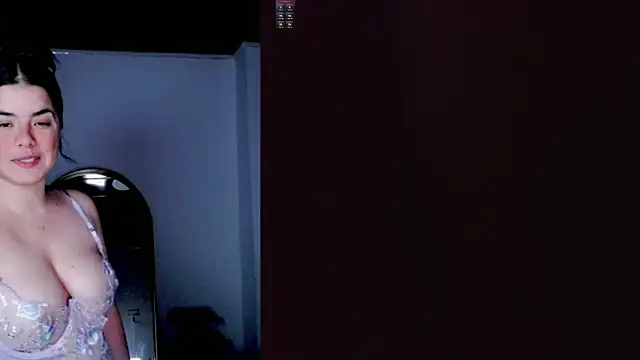 Snapshot of Tamaraa_wet chatting on July 4, 3:45 am Tamaraa wet online show from July 4, 3:45 am