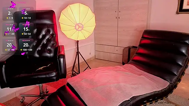 Paiige peach online show from April 13, 6:35 pm