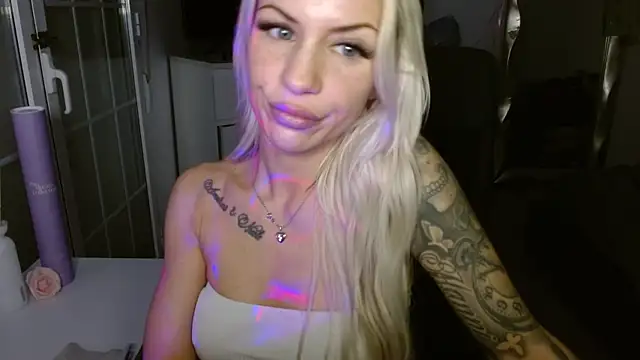 JuicyJanexo online show from February 14, 8:00 am