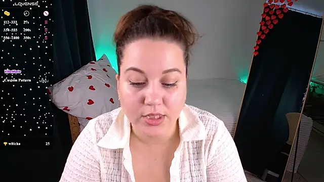 Snapshot of MissBecca chatting on July 4, 4:29 am MissBecca online show from July 4, 4:29 am