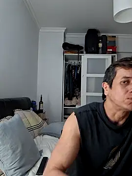 Snapshot of Tulio_maravilha12 chatting on February 22, 10:19 pm Tulio maravilha12 online show from February 22, 10:19 pm