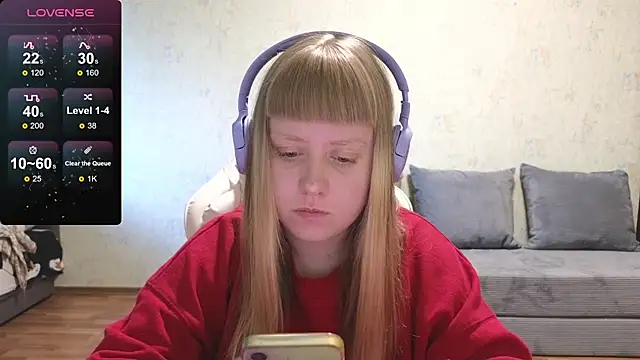 Snapshot of June_shy0 chatting on May 5, 8:11 am June shy0 online show from May 5, 8:11 am