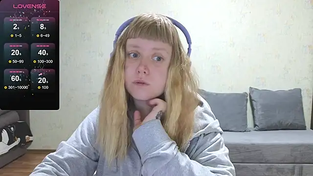 Snapshot of June_shy0 chatting on May 18, 7:03 am June shy0 online show from May 18, 7:03 am