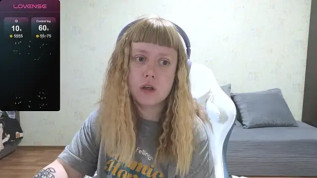 Snapshot of June_shy0 chatting on May 20, 7:14 am June shy0 online show from May 20, 7:14 am