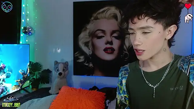 maxiy 001 online show from May 24, 11:21 pm