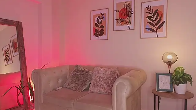 DahianaWalcott online show from March 30, 7:37 pm