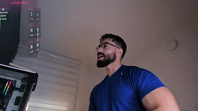 Snapshot of edrick_walton1 chatting on June 12, 11:42 am edrick walton1 online show from June 12, 11:42 am
