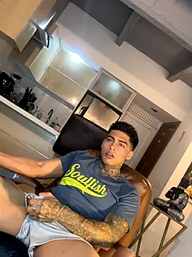 Snapshot of Dominiofit chatting on November 10, 1:15 am Dominiofit online show from November 10, 1:15 am