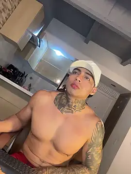 Snapshot of Dominiofit chatting on November 15, 2:53 am Dominiofit online show from November 15, 2:53 am