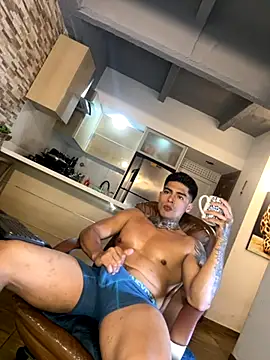 Snapshot of Dominiofit chatting on November 18, 2:50 am Dominiofit online show from November 18, 2:50 am