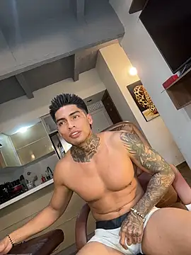 Snapshot of Dominiofit chatting on December 18, 9:32 pm Dominiofit online show from December 18, 9:32 pm