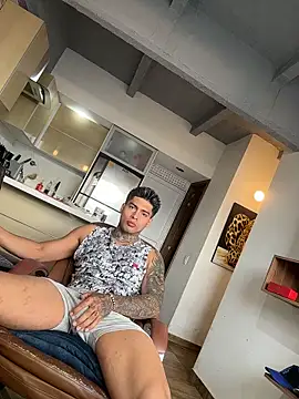 Snapshot of Dominiofit chatting on December 21, 12:56 pm Dominiofit online show from December 21, 12:56 pm