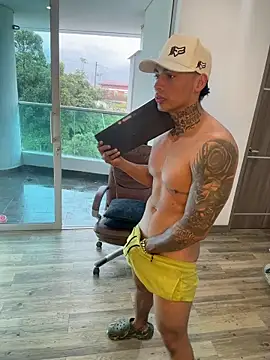 Snapshot of Dominiofit chatting on February 16, 12:34 pm Dominiofit online show from February 16, 12:34 pm