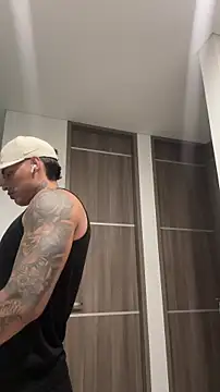 Snapshot of Dominiofit chatting on March 13, 11:00 pm Dominiofit online show from March 13, 11:00 pm