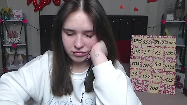 LauraHlot online show from March 6, 6:59 pm