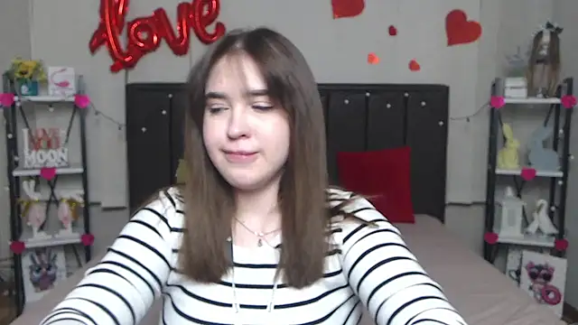 LauraHlot online show from March 8, 9:50 am