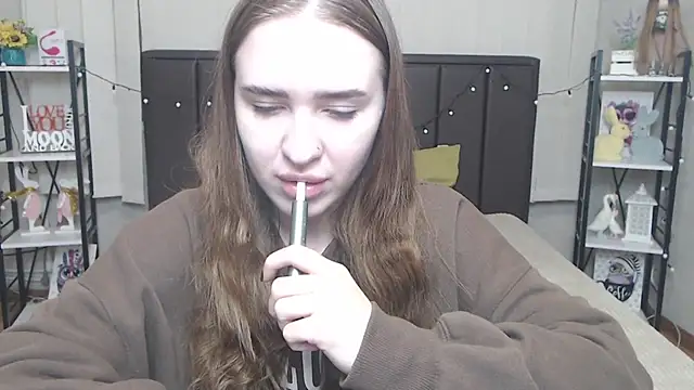 LauraHlot online show from October 1, 5:30 pm