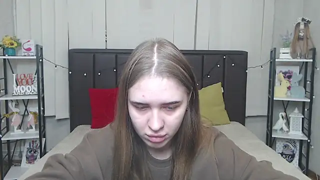 LauraHlot online show from October 10, 5:45 pm