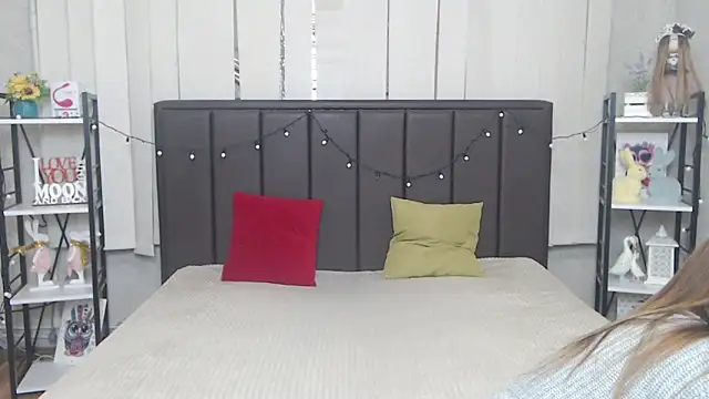 LauraHlot online show from October 14, 5:58 pm