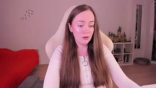 Snapshot of WalkingGirl chatting on November 9, 7:23 pm WalkingGirl online show from November 9, 7:23 pm