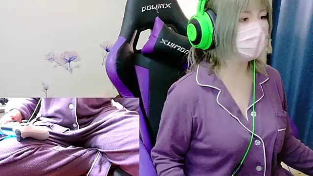 Snapshot of hazuki_8008 chatting on February 25, 1:15 am hazuki 8008 online show from February 25, 1:15 am