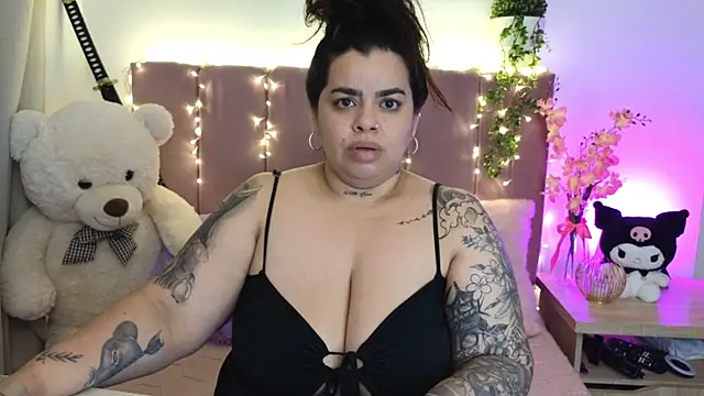 MiahJoness online show from August 3, 5:06 am