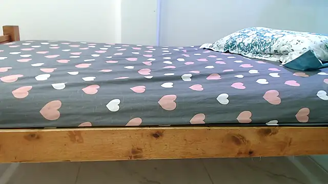 evaleribigtits18 online show from February 3, 1:59 am