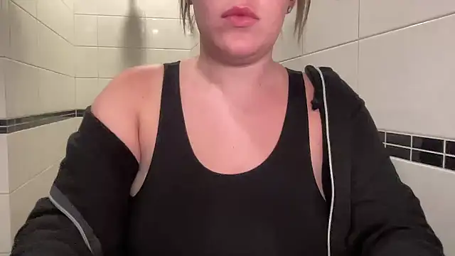 lilylush24 online show from February 14, 3:05 pm