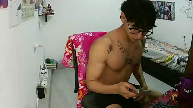 Snapshot of Dillom420 chatting on January 9, 8:21 pm Dillom420 online show from January 9, 8:21 pm