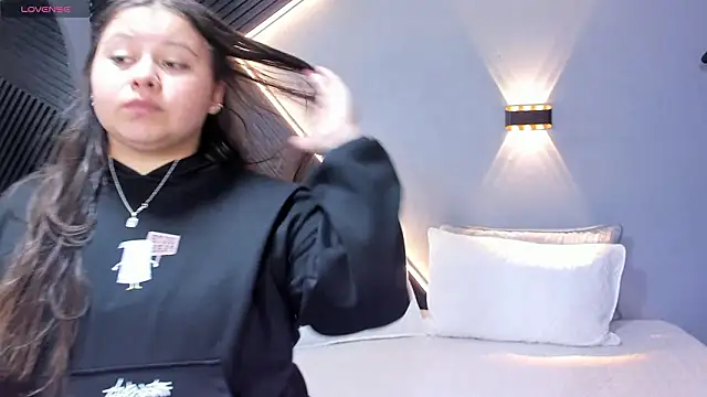 Laia and Aloby online show from March 27, 10:09 pm