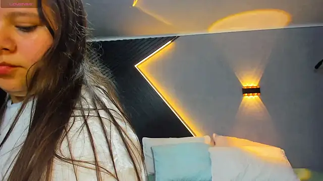 Laia and Aloby online show from April 9, 10:26 pm