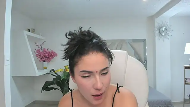 kendaall jenner  online show from February 1, 7:36 am