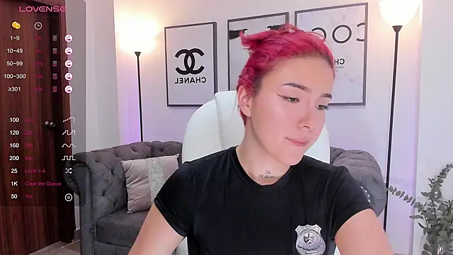 kendaall jenner  online show from March 1, 6:35 am