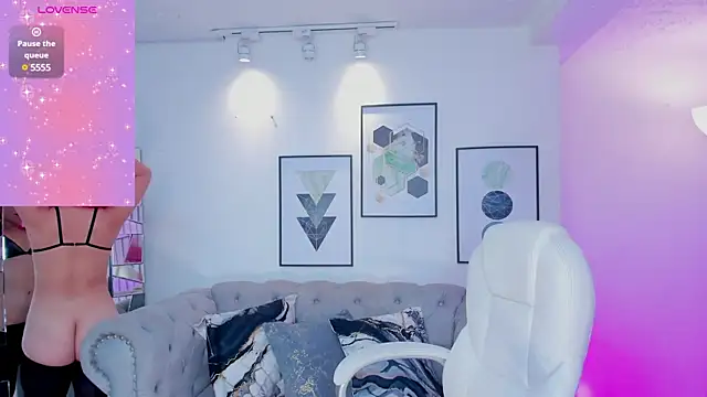 kendaall jenner  online show from March 16, 5:25 am