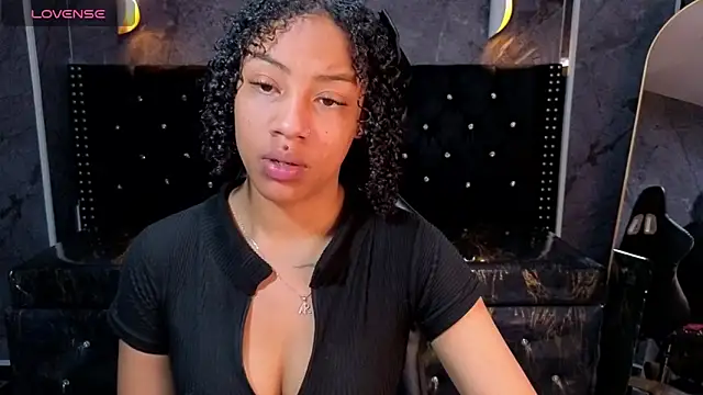 Violeth b online show from May 22, 1:28 pm