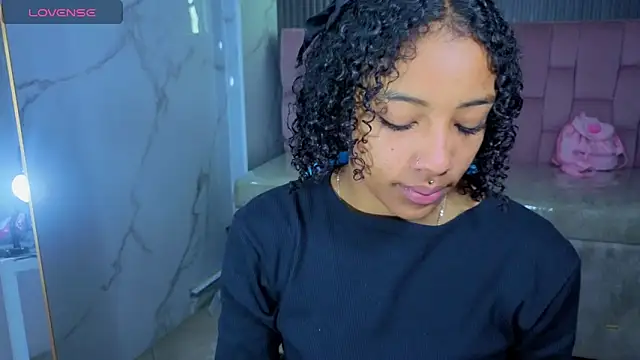 Snapshot of Violeth_b chatting on June 20, 1:03 pm Violeth b online show from June 20, 1:03 pm