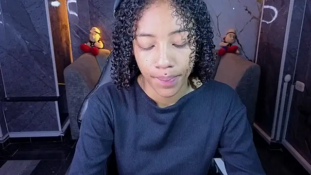 Snapshot of Violeth_b chatting on July 1, 1:24 pm Violeth b online show from July 1, 1:24 pm