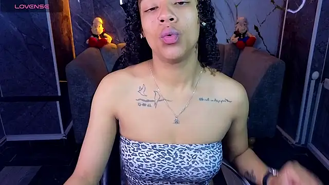 Snapshot of Violeth_b chatting on July 7, 1:26 pm Violeth b online show from July 7, 1:26 pm