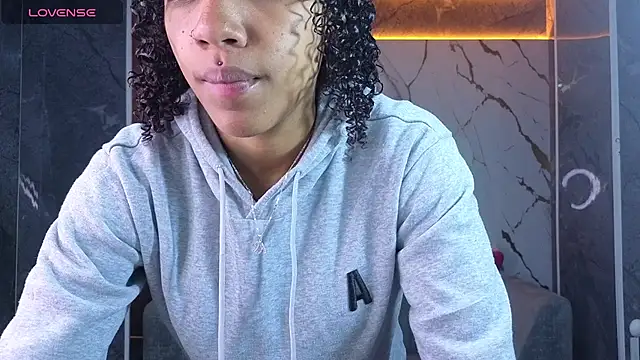 Snapshot of Violeth_b chatting on July 9, 1:26 pm Violeth b online show from July 9, 1:26 pm