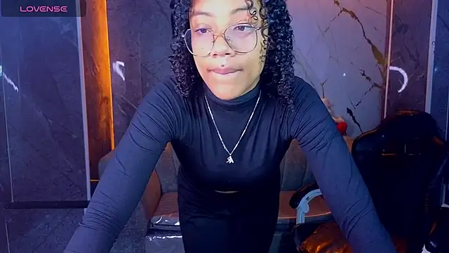 Snapshot of Violeth_b chatting on July 10, 12:41 pm Violeth b online show from July 10, 12:41 pm