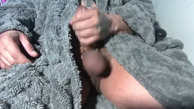 Snapshot of RickStone51 chatting on January 31, 9:57 pm RickStone51 online show from January 31, 9:57 pm