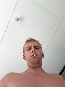 Snapshot of aus_guy93 chatting on February 21, 5:52 am aus guy93 online show from February 21, 5:52 am