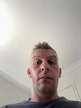 Snapshot of aus_guy93 chatting on May 11, 6:41 am aus guy93 online show from May 11, 6:41 am