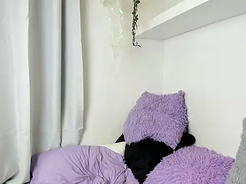 Snapshot of santy-kitty chatting on December 14, 12:55 am santy-kitty online show from December 14, 12:55 am