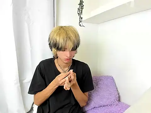 Snapshot of santy-kitty chatting on December 22, 5:12 am santy-kitty online show from December 22, 5:12 am