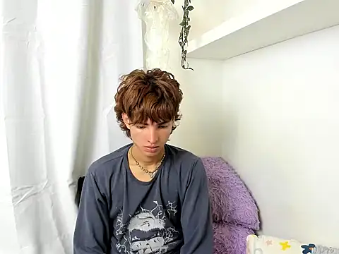 Snapshot of santy-kitty chatting on January 6, 6:36 am santy-kitty online show from January 6, 6:36 am