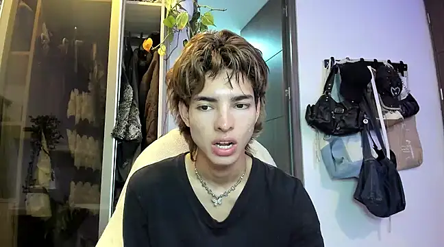 Snapshot of santy-kitty chatting on January 26, 11:29 pm santy-kitty online show from January 26, 11:29 pm