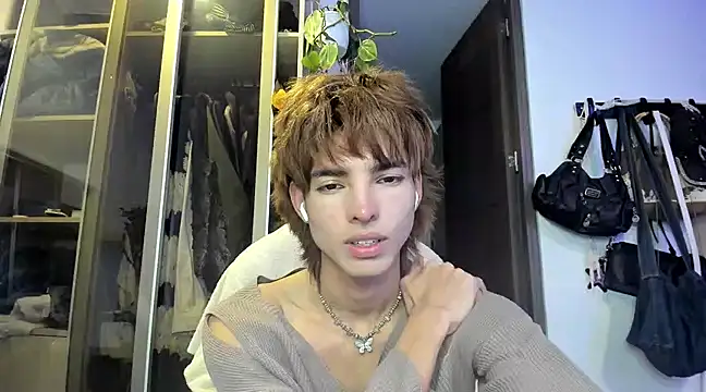 Snapshot of santy-kitty chatting on January 27, 11:54 pm santy-kitty online show from January 27, 11:54 pm